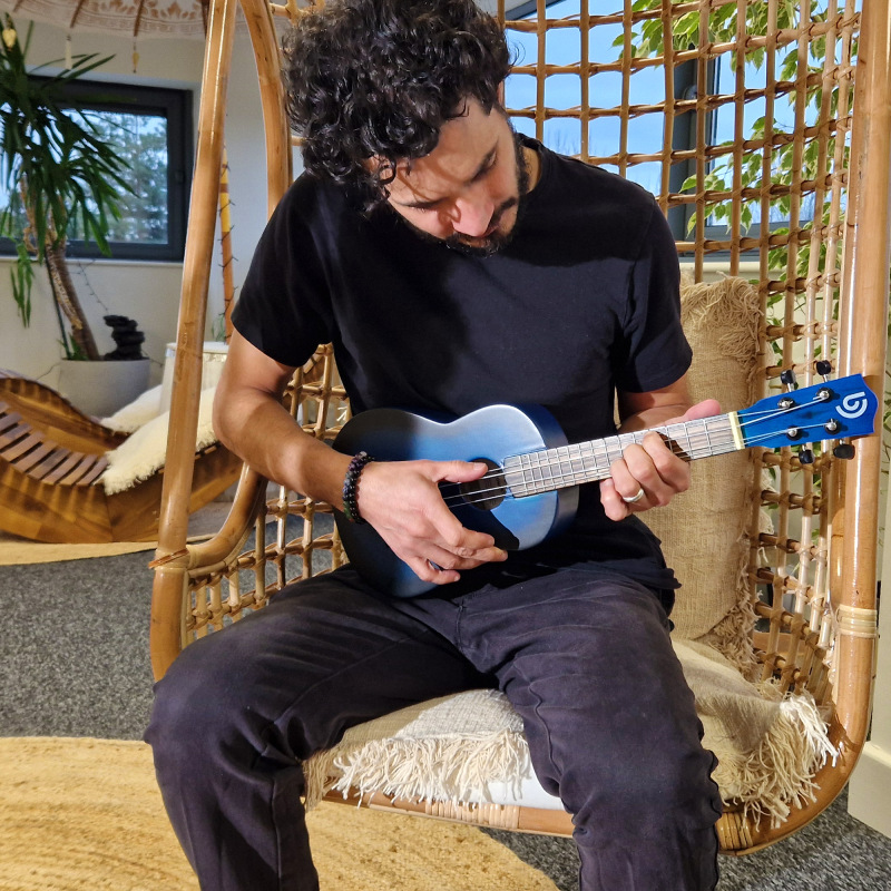 Ukulele Ručne Vyrobené - modré, muzikoterapia 3