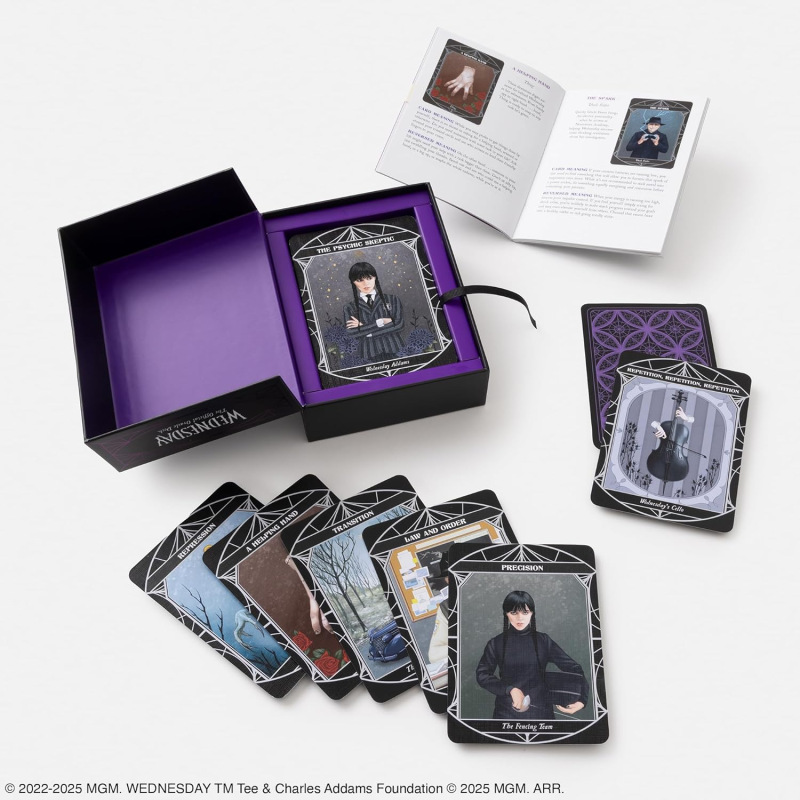 Wednesday: The Official Oracle Deck, Amy Chase 3