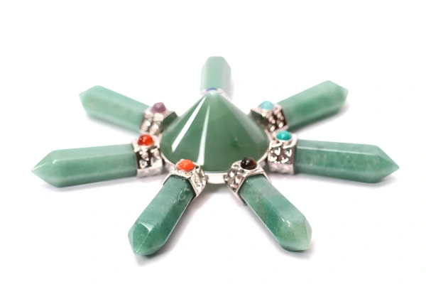 Generátor Energie s Pyramídou a 7 Špicami - Zelený Avanturín