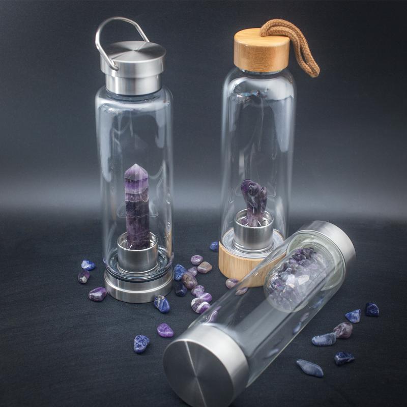 Sklenená fľaša Crystal Infused na vodu s Kúskami Ametystu, 500ml
