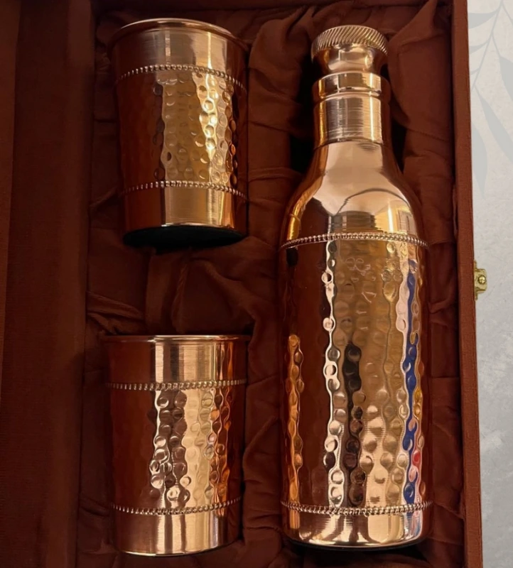 Sada Darčeková Ajurvéda Medená Fľaša 750 ml a 2 Medené Poháre Tepané 4