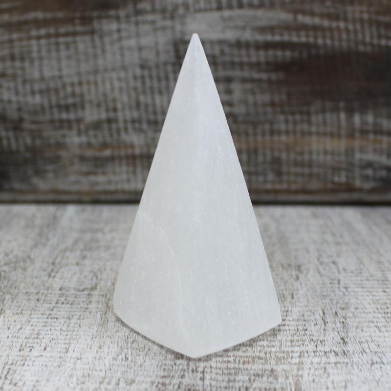 Selenit Pyramída, 10 cm